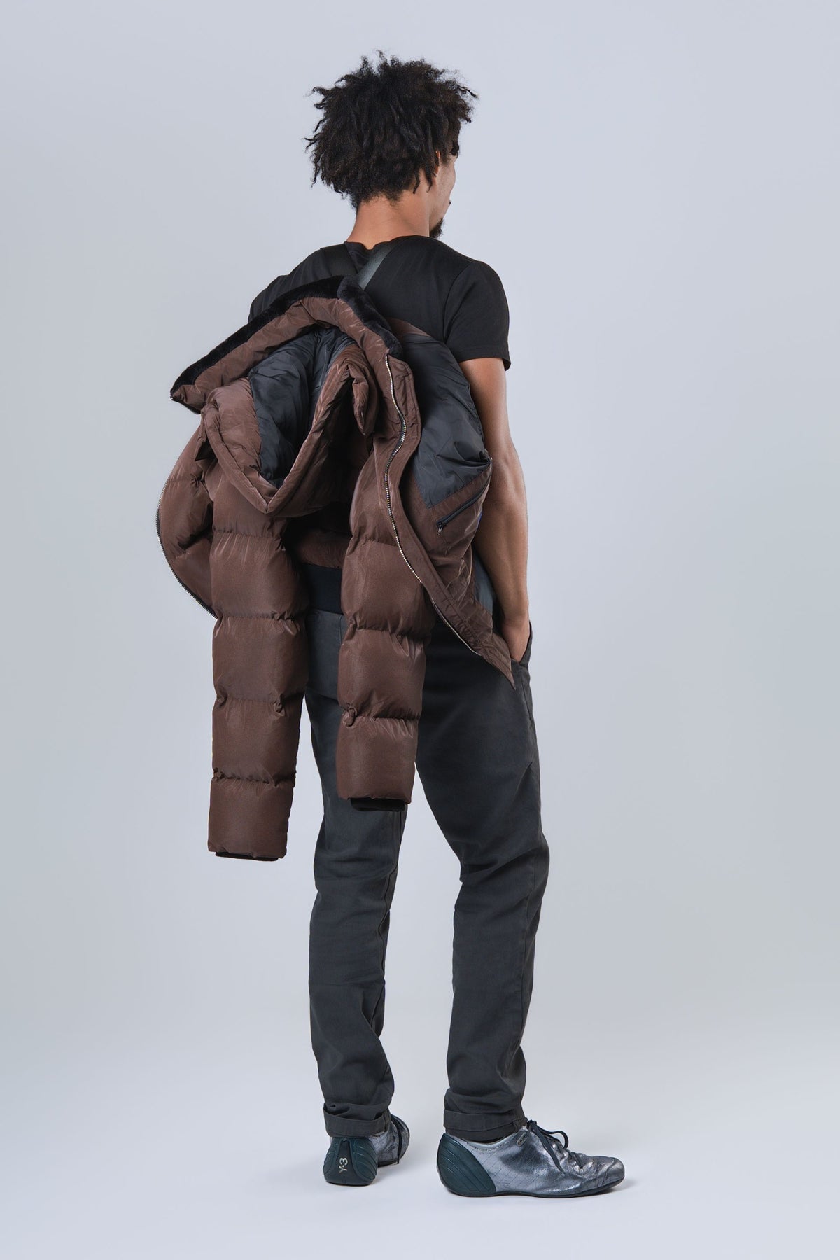 Backpack carrying straps on the men's Woody bomber winter jacket in Mocha Diamond