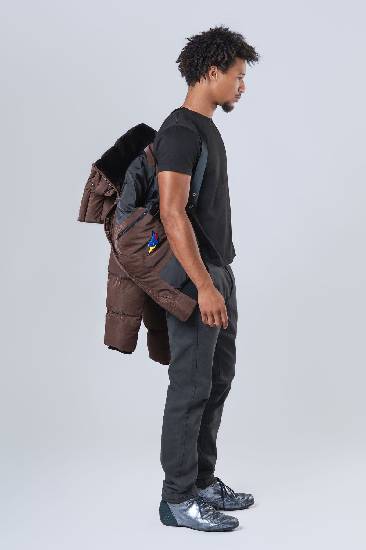 Backpack carrying straps on the men's Woody bomber winter jacket in Mocha Diamond