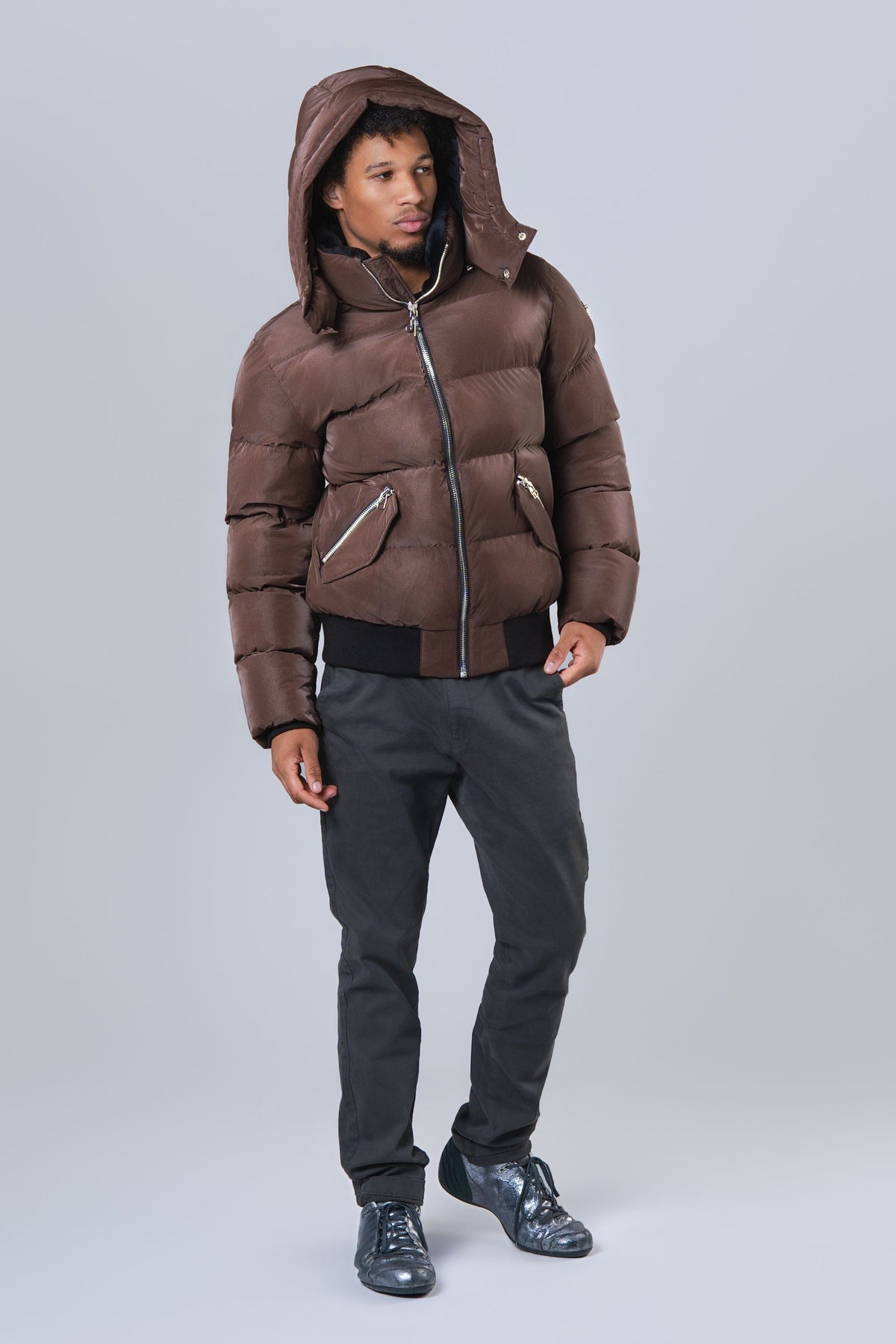 Man wearing the Woody bomber winter jacket in Mocha Diamond