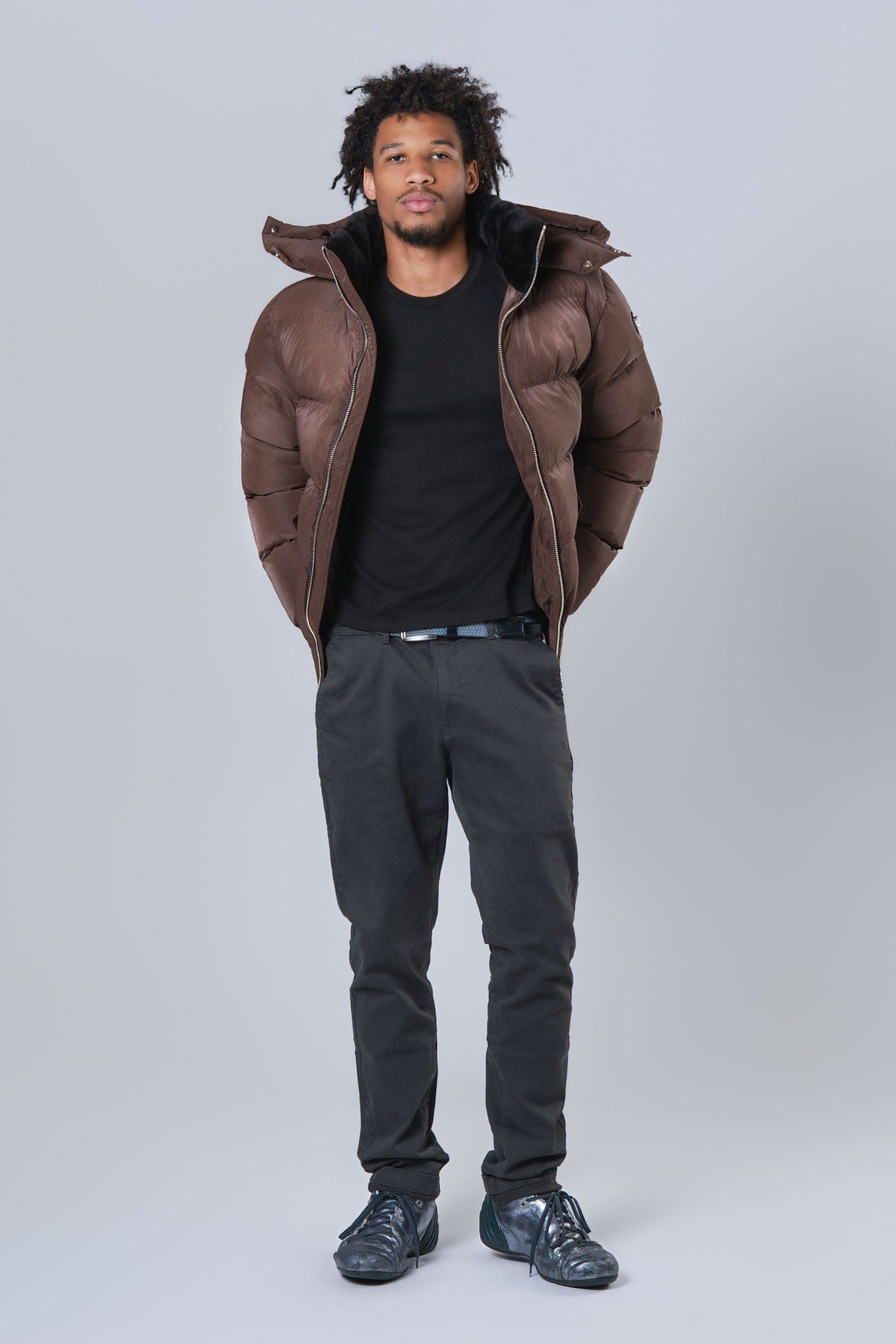Man wearing the Woody bomber winter jacket in Mocha Diamond