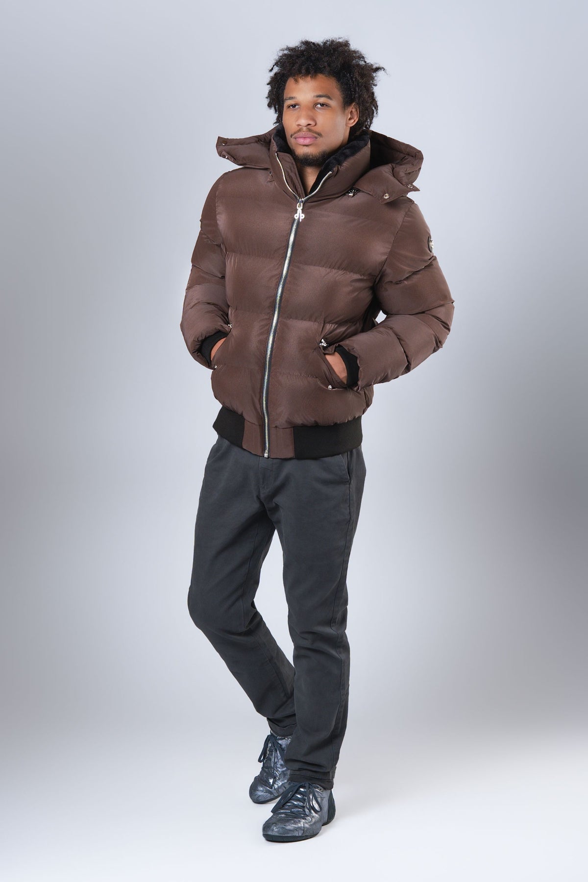 Man wearing the Woody bomber winter jacket in Mocha Diamond